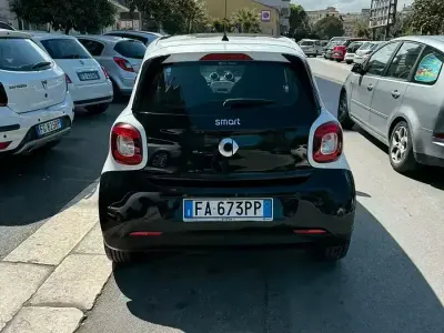 Usata Smart ForFour 71 CV (52 kW) 2015 Nero Utilitaria