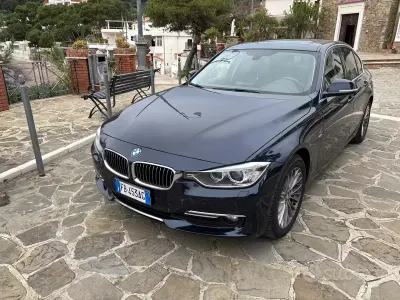 Usata BMW 318 Luxury Line 150 CV (110 kW) 2015 Blu Berlina