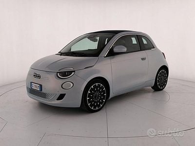 Usata Fiat 500e Passion 86 kW (118 CV) 2020 Grigio ghiacchio Cabrio