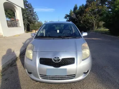 Usata Toyota Yaris 90 CV (66 kW) 2006 Grigio Berlina