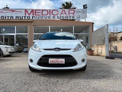 Usata Ford Fiesta Titanium 82 CV (60 kW) 2012 Bianco Utilitaria