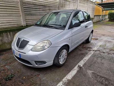 Begagnad Lancia Ypsilon 80 HK (58 kW) 2009 Silver Halvkombi