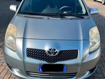 usata Toyota Yaris benzina 1.0 perfetta per neopatentati