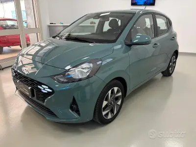 Usata Hyundai i10 63 CV (46 kW) 2025 Verde Utilitaria