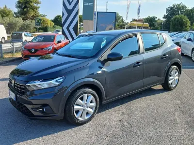 Usata Dacia Sandero Expression 91 CV (66 kW) 2022 Grigio Berlina