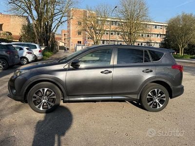 Usata Toyota RAV4 Style 124 CV (91 kW) 2015 Grigio SUV