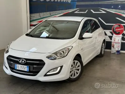 Usata Hyundai i30 GO! 100 CV (73 kW) 2016 Bianco Berlina