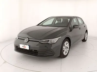 Usata VW Golf VIII Life 110 CV (80 kW) 2023 Urano grey Berlina