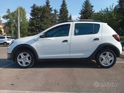 Usata Dacia Sandero 90 CV (66 kW) 2016 Berlina