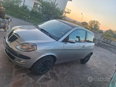 Usado Lancia Ypsilon 69 HP (50 kW) 2006 Cinzento Citadino