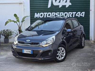 Usata Kia Rio 75 CV (55 kW) 2014 Grigio Berlina