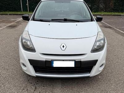 Usata Renault Clio II 68 CV (50 kW) 2010 Bianco Berlina