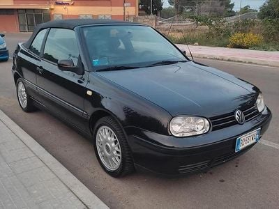 Usata VW Golf Cabriolet 101 CV (74 kW) 1999 Blu Cabrio