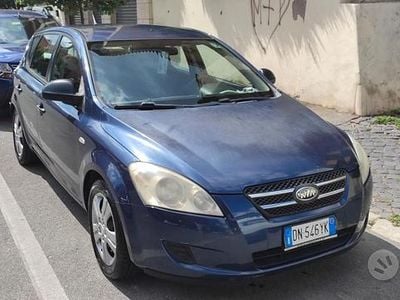 Usata Kia Ceed LX 110 CV (80 kW) 2008 Blu Utilitaria