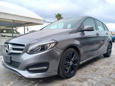 Usata Mercedes B180 Premium 122 CV (89 kW) 2018 Grigio Monovolume