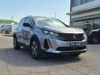 Usata Peugeot 3008 Allure 131 CV (96 kW) 2021 Grigio artense SUV