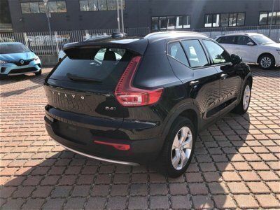 usata Volvo XC40 B4 AWD Geartronic Momentum Pro