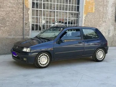 Usata Renault Clio 135 CV (99 kW) 1992 Utilitaria