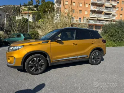 Usata Suzuki Vitara 129 CV (94 kW) 2022 Oro SUV