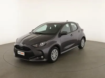Usata Toyota Yaris Active 72 CV (52 kW) 2022 Grigio Utilitaria
