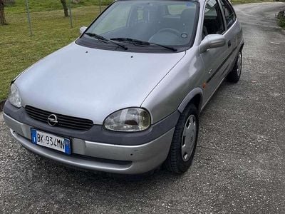 Usata Opel Corsa Edition 54 CV (39 kW) 2000 Berlina