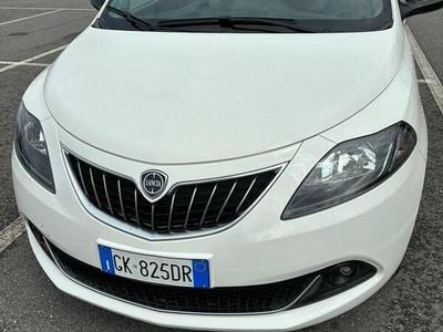 Usata Lancia Ypsilon Gold 69 CV (50 kW) 2022 Bianco Utilitaria
