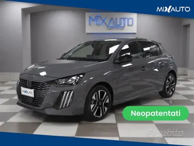 Usata Peugeot 208 Allure 101 CV (74 kW) 2025 Grigio Utilitaria