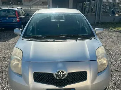 Usata Toyota Yaris 69 CV (50 kW) 2007 Grigio Utilitaria