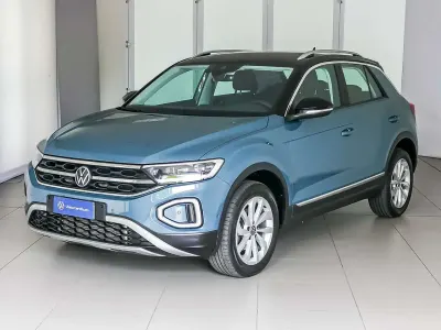 Usata VW T-Roc Style 150 CV (110 kW) 2023 Petroleum blue metallizzato ne SUV
