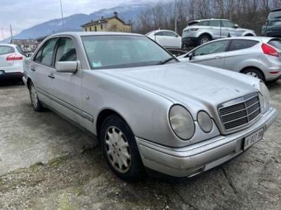 Mercedes 200