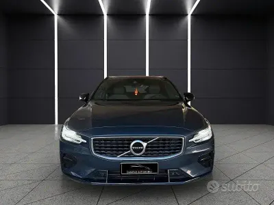 Usata Volvo V60 R-Design 190 CV (139 kW) 2019 Blu Station wagon
