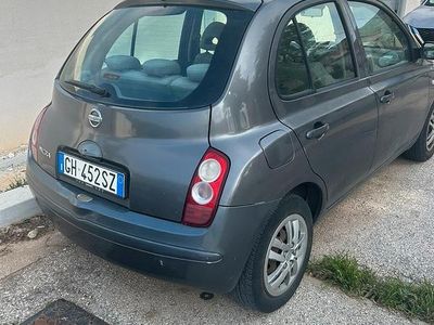 Begagnad Nissan Micra 80 HK (58 kW) 2003 Grå Halvkombi