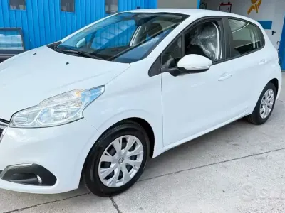 Gebraucht Peugeot 208 Active 75 PS (55 kW) 2018 Weiß Kleinwagen