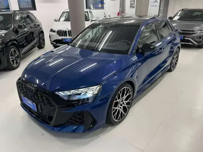Usata Audi RS3 Ambiente 400 CV (294 kW) 2025 Blu ascari metallizzato Berlina
