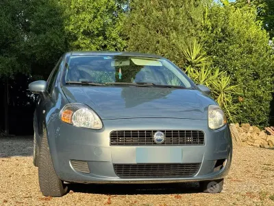 Usata Fiat Grande Punto 77 CV (56 kW) 2009 Bluazzurro Utilitaria
