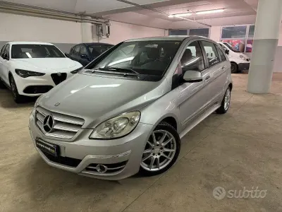 Usata Mercedes B180 Premium 109 CV (80 kW) 2010 Argento Monovolume