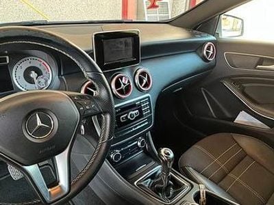 Usata Mercedes A180 109 CV (80 kW) 2014 Grigio Berlina