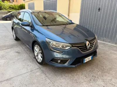 Usata Renault Mégane GrandTour Zen 110 CV (80 kW) 2017 Blu Station wagon