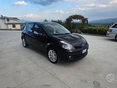 Usata Renault Clio II Dynamique 85 CV (62 kW) 2007 Nero Berlina