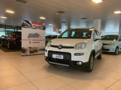 Usata Fiat Panda 4x4 S 84 CV (61 kW) 2017 Bianco Utilitaria