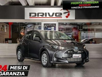 Usata Toyota Yaris Hybrid Active 92 CV (67 kW) 2024 Bianco Berlina