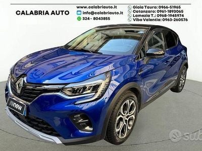 Usata Renault Captur Techno 145 CV (106 kW) 2022 Blu scuro SUV