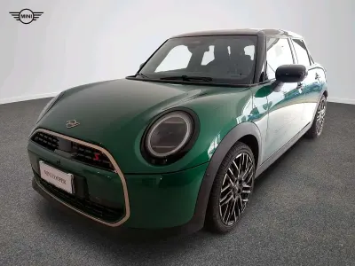 Usata Mini Cooper Favoured 150 kW (204 CV) 2025 Verde Utilitaria