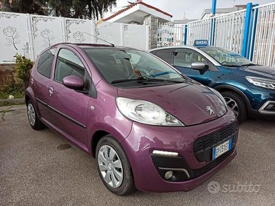 Usata Peugeot 107 68 CV (50 kW) 2013 Viola Utilitaria