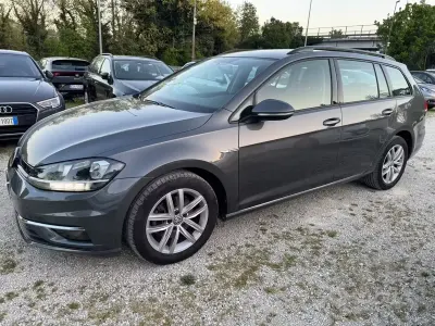 Usata VW Golf VIII Business 130 CV (95 kW) 2020 Grigio Station wagon