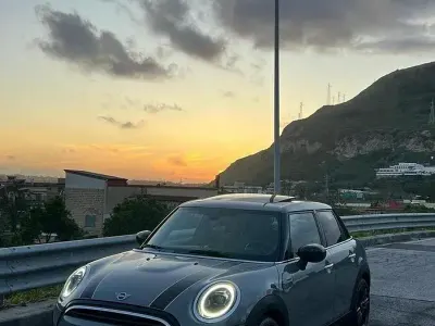 Usata Mini ONE 75 CV (55 kW) 2021 Nero Utilitaria