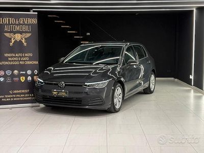 Usata VW Golf VIII Life 116 CV (85 kW) 2022 Grigio Berlina