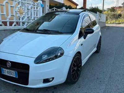 Usata Fiat Grande Punto 90 CV (66 kW) 2008 Bianco Utilitaria