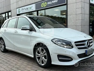 Usata Mercedes B180 109 CV (80 kW) 2015 Bianco Utilitaria