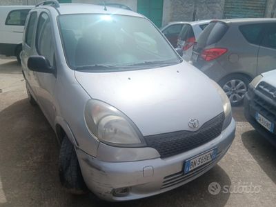 usata Toyota Yaris Verso Verso 1.3i 16V cat Luna